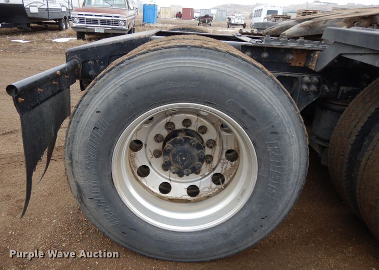 image for item DF5948 2013 Caterpillar CT660 semi truck