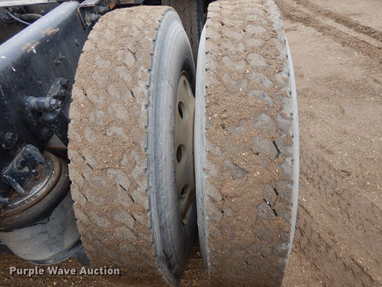 image for item DF5948 2013 Caterpillar CT660 semi truck