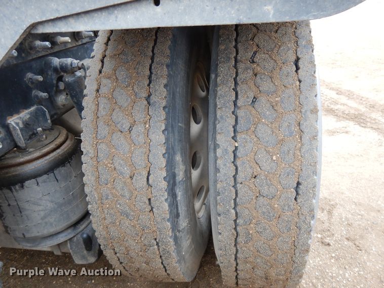 image for item DF5948 2013 Caterpillar CT660 semi truck