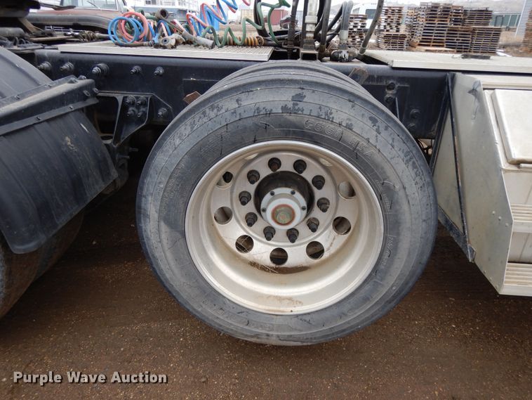 image for item DF5948 2013 Caterpillar CT660 semi truck