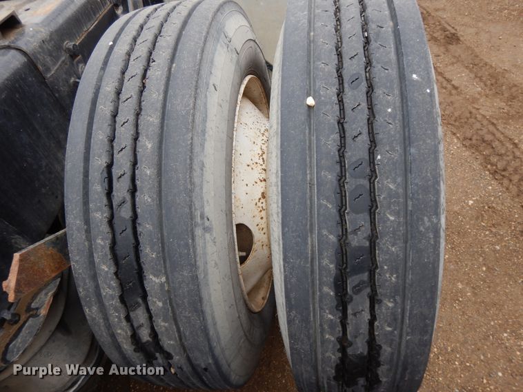 image for item DF5948 2013 Caterpillar CT660 semi truck