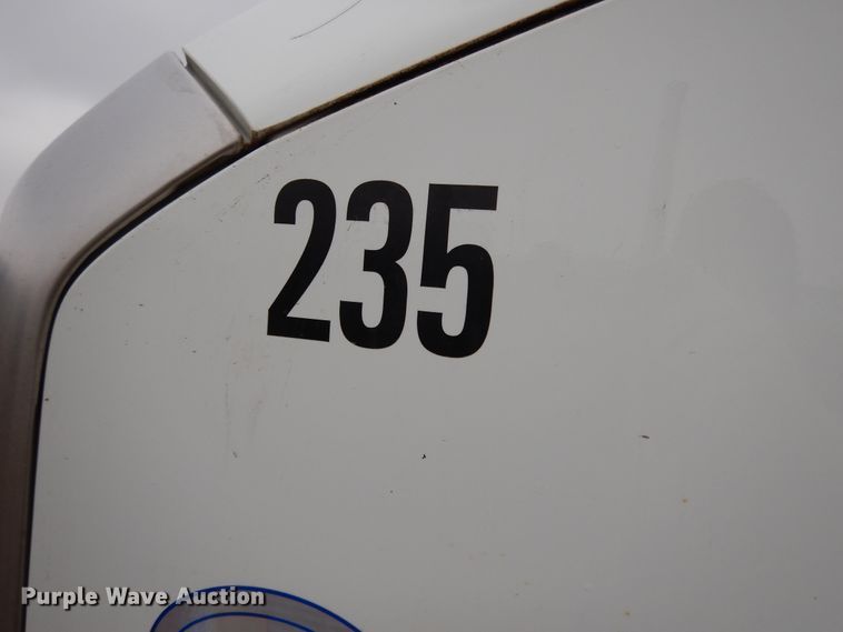 image for item DF5948 2013 Caterpillar CT660 semi truck