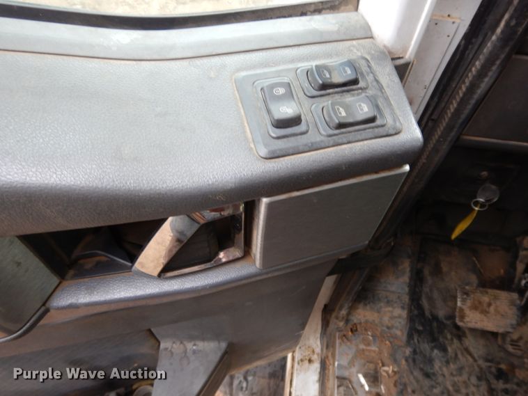 image for item DF5949 2014 Caterpillar CT660 semi truck