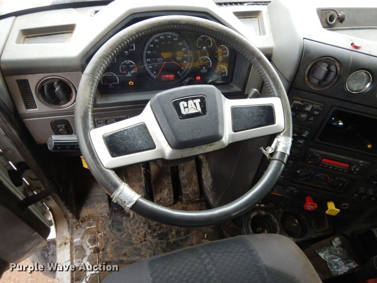 image for item DF5949 2014 Caterpillar CT660 semi truck