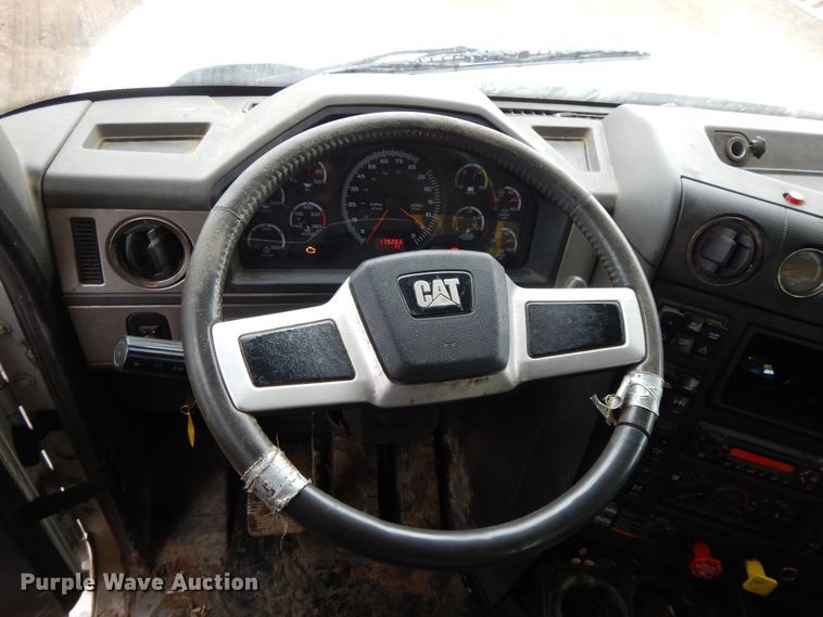 image for item DF5949 2014 Caterpillar CT660 semi truck