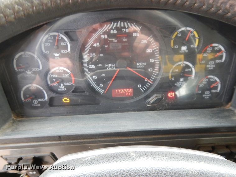 image for item DF5949 2014 Caterpillar CT660 semi truck