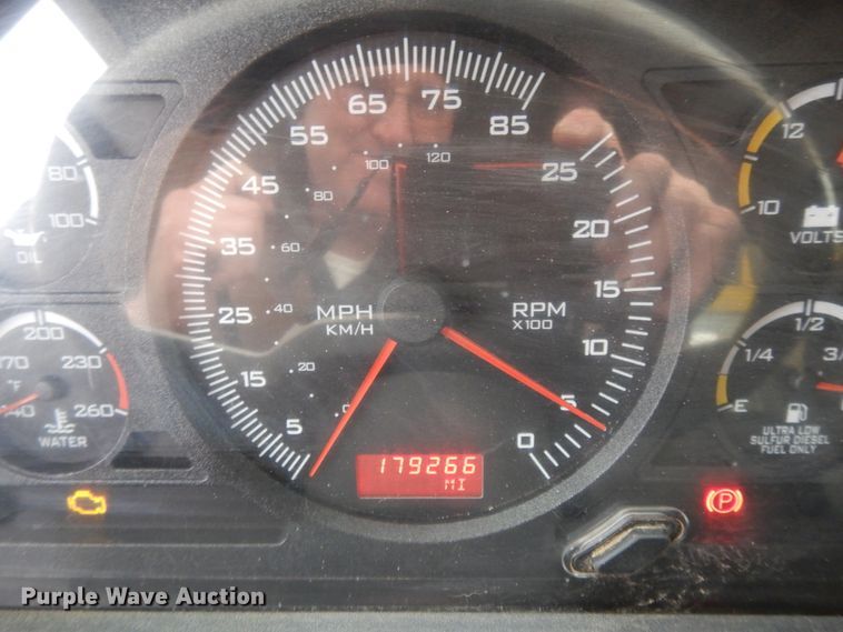 image for item DF5949 2014 Caterpillar CT660 semi truck