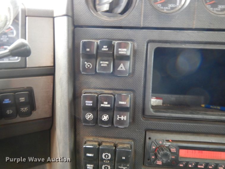 image for item DF5949 2014 Caterpillar CT660 semi truck