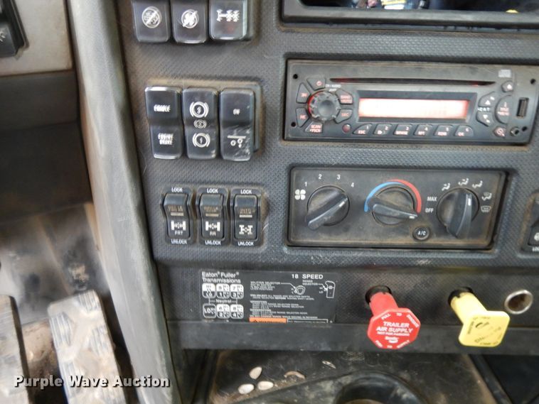 image for item DF5949 2014 Caterpillar CT660 semi truck