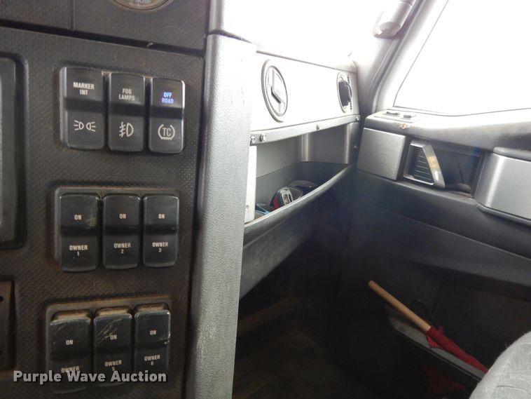 image for item DF5949 2014 Caterpillar CT660 semi truck