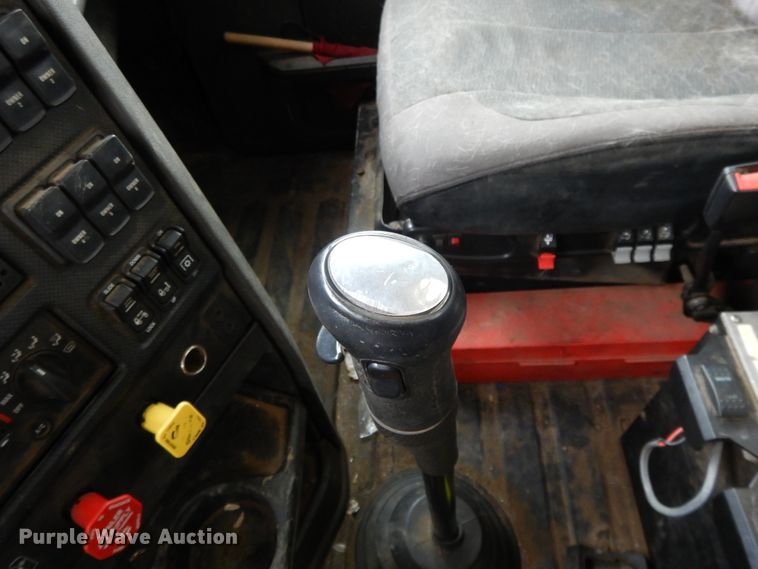 image for item DF5949 2014 Caterpillar CT660 semi truck