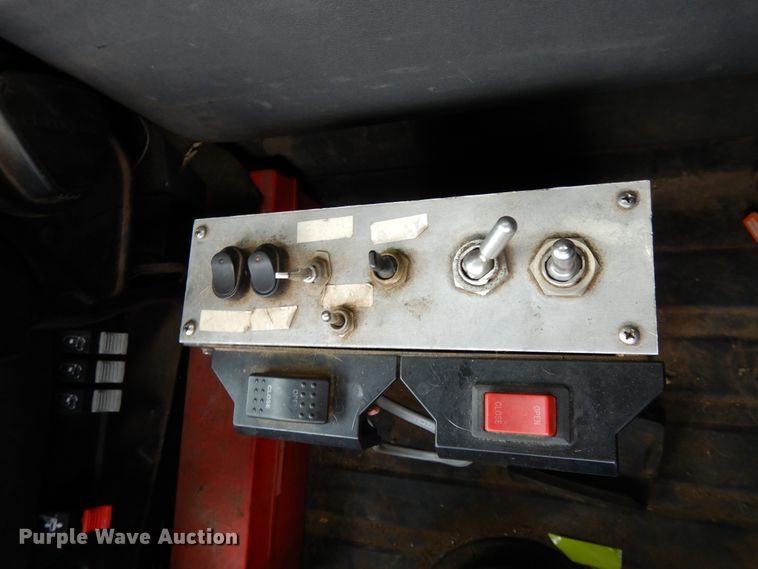 image for item DF5949 2014 Caterpillar CT660 semi truck