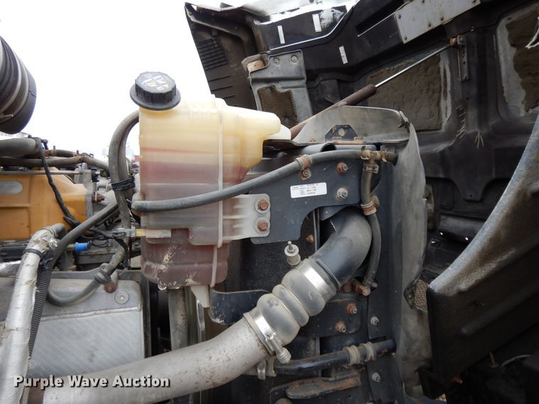 image for item DF5949 2014 Caterpillar CT660 semi truck