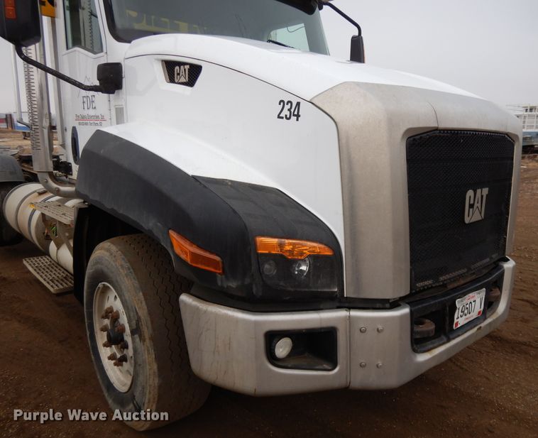 image for item DF5949 2014 Caterpillar CT660 semi truck