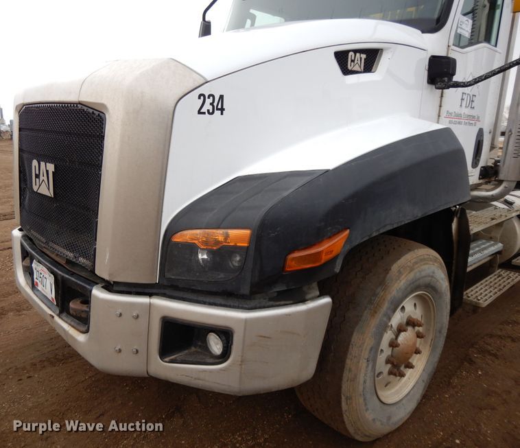 image for item DF5949 2014 Caterpillar CT660 semi truck