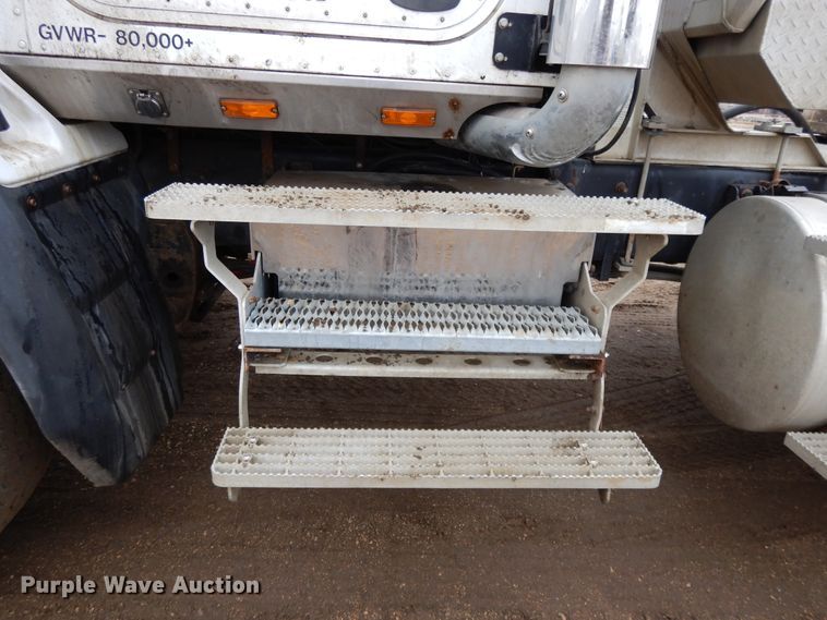 image for item DF5949 2014 Caterpillar CT660 semi truck