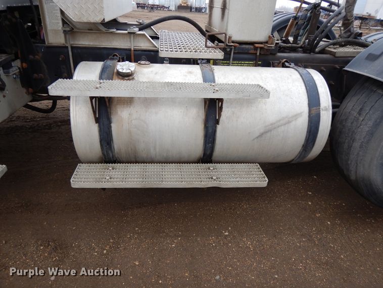 image for item DF5949 2014 Caterpillar CT660 semi truck