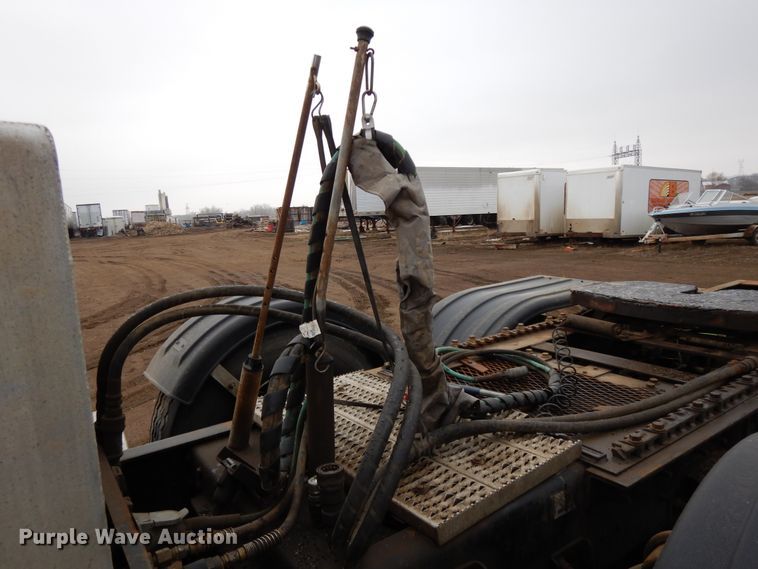 image for item DF5949 2014 Caterpillar CT660 semi truck