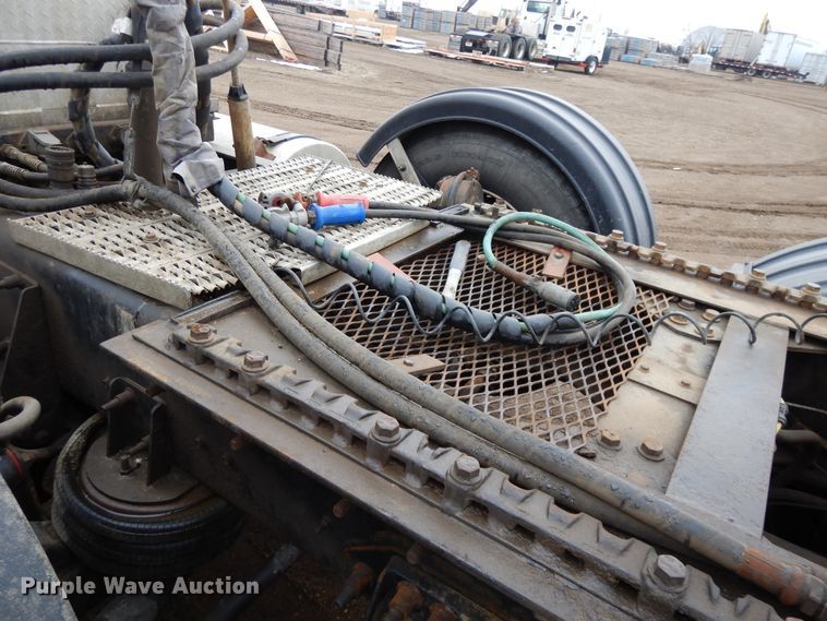 image for item DF5949 2014 Caterpillar CT660 semi truck