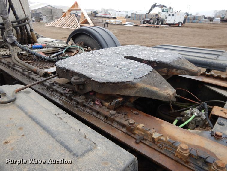 image for item DF5949 2014 Caterpillar CT660 semi truck