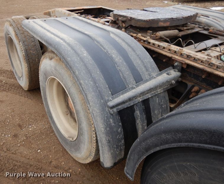 image for item DF5949 2014 Caterpillar CT660 semi truck