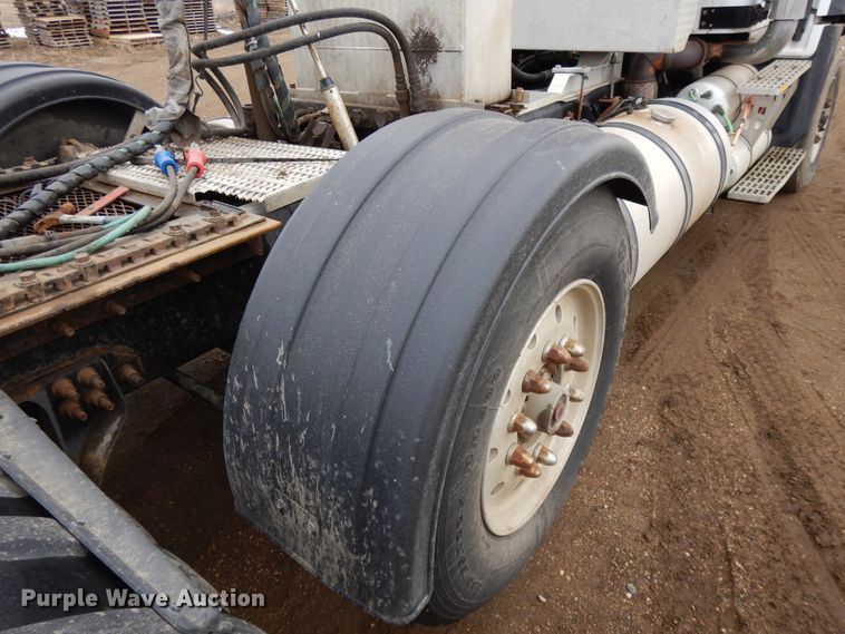 image for item DF5949 2014 Caterpillar CT660 semi truck