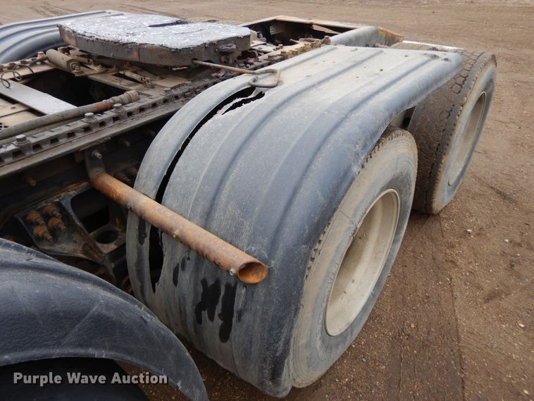 image for item DF5949 2014 Caterpillar CT660 semi truck