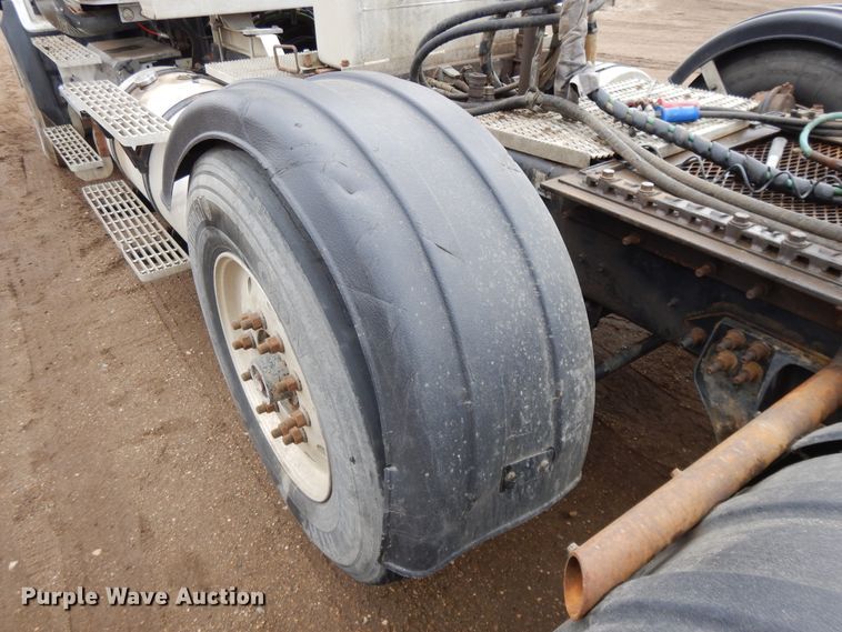 image for item DF5949 2014 Caterpillar CT660 semi truck