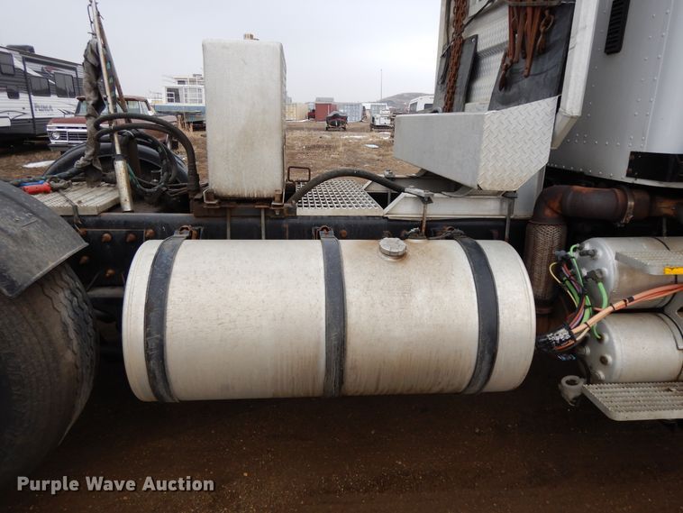 image for item DF5949 2014 Caterpillar CT660 semi truck