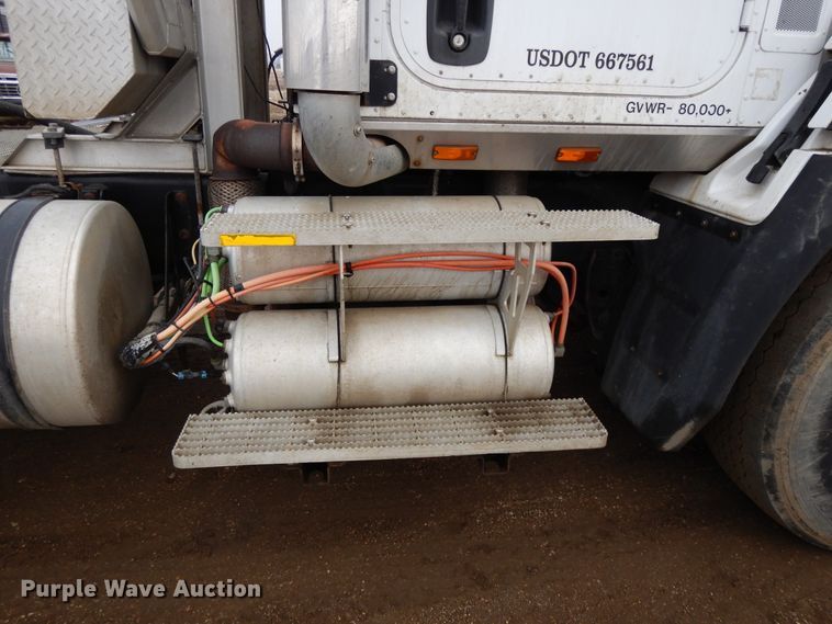 image for item DF5949 2014 Caterpillar CT660 semi truck