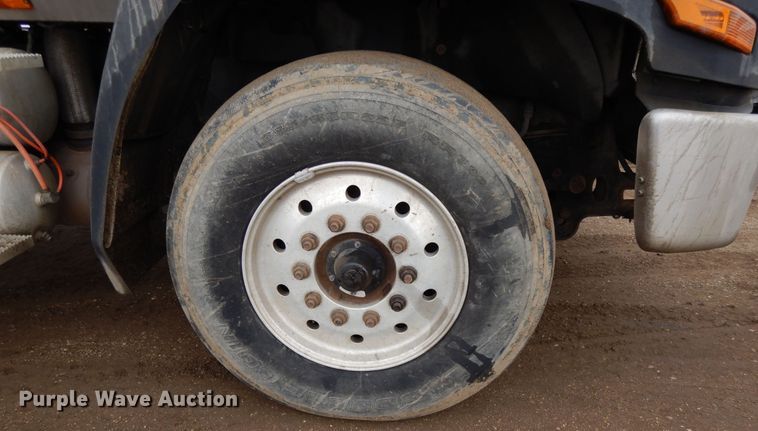 image for item DF5949 2014 Caterpillar CT660 semi truck