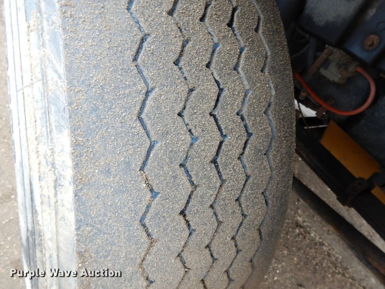 image for item DF5949 2014 Caterpillar CT660 semi truck