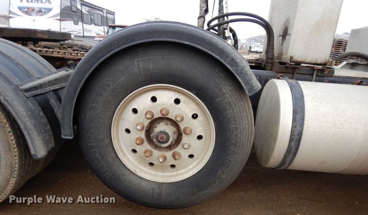 image for item DF5949 2014 Caterpillar CT660 semi truck