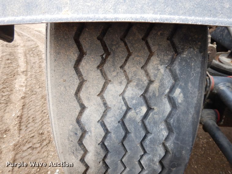 image for item DF5949 2014 Caterpillar CT660 semi truck