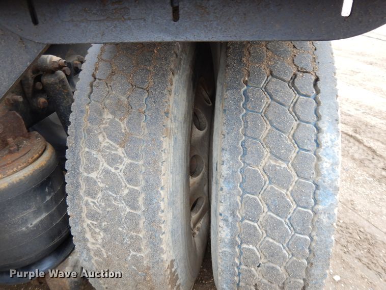 image for item DF5949 2014 Caterpillar CT660 semi truck