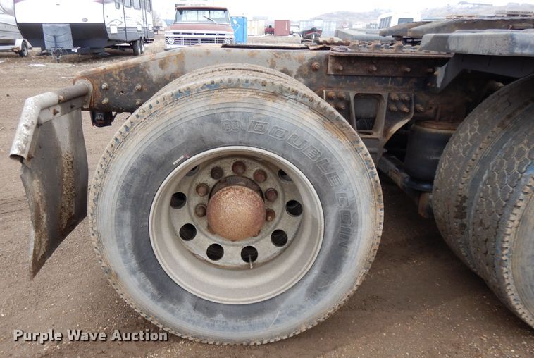 image for item DF5949 2014 Caterpillar CT660 semi truck