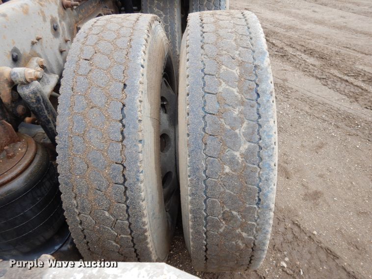 image for item DF5949 2014 Caterpillar CT660 semi truck