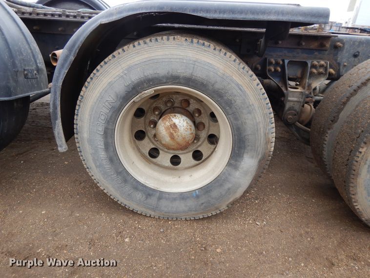 image for item DF5949 2014 Caterpillar CT660 semi truck