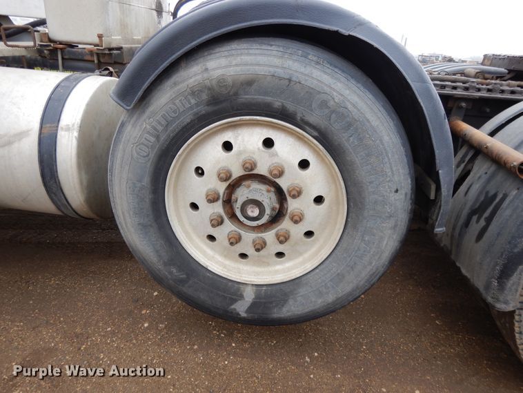 image for item DF5949 2014 Caterpillar CT660 semi truck