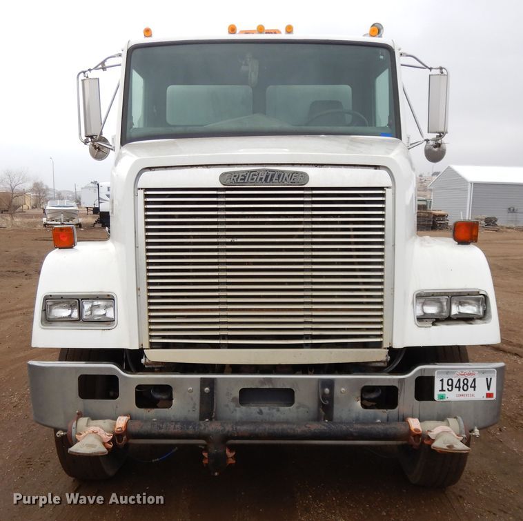 image for item DF5950 1988 Freightliner FLC tank truck