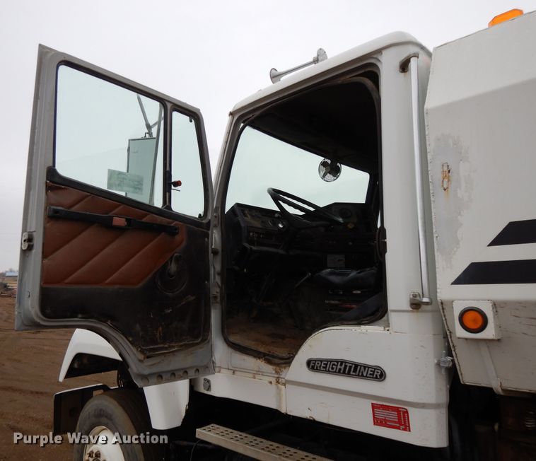 image for item DF5950 1988 Freightliner FLC tank truck