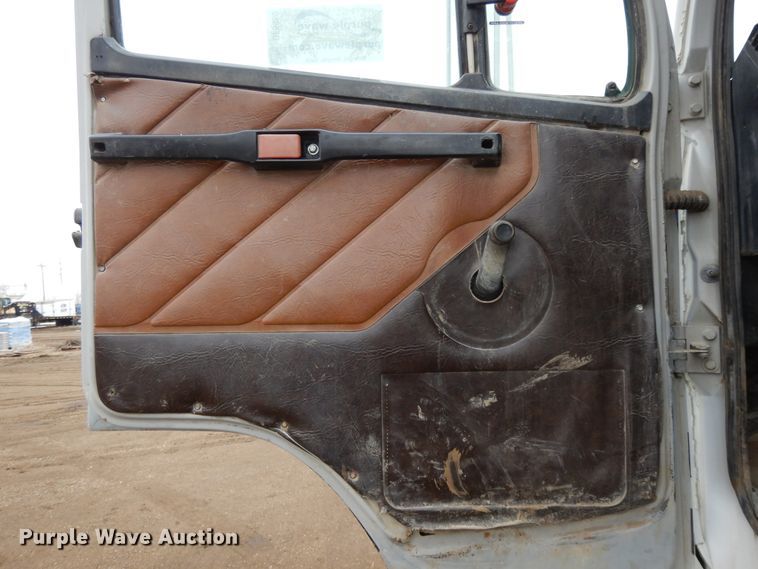 image for item DF5950 1988 Freightliner FLC tank truck