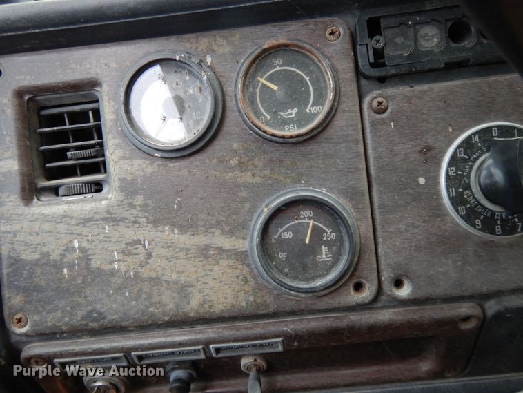 image for item DF5950 1988 Freightliner FLC tank truck