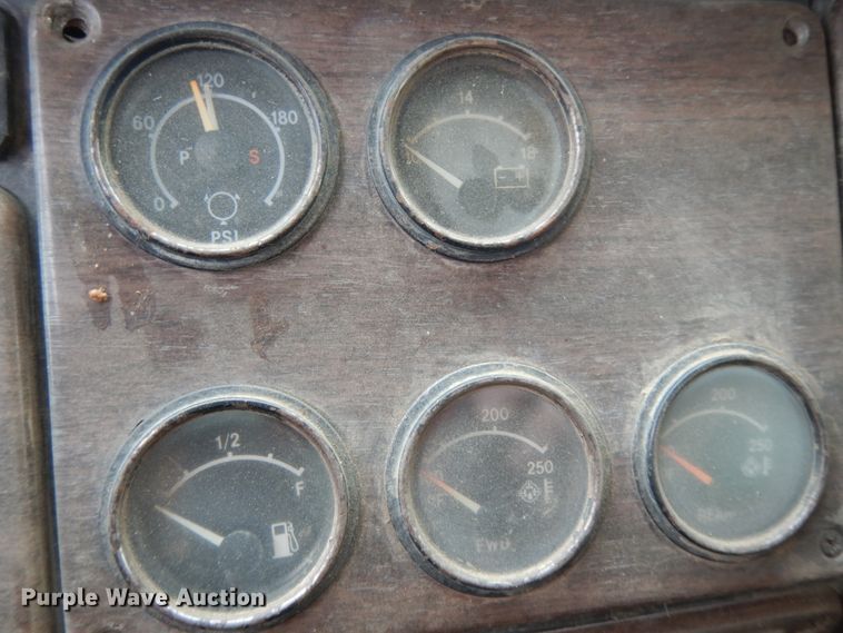 image for item DF5950 1988 Freightliner FLC tank truck