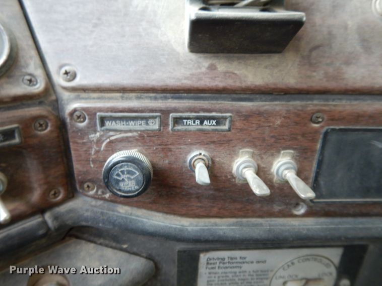 image for item DF5950 1988 Freightliner FLC tank truck