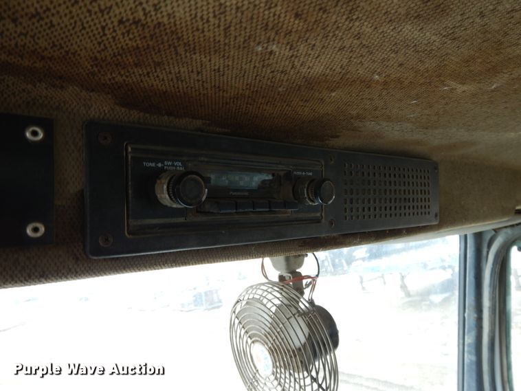 image for item DF5950 1988 Freightliner FLC tank truck