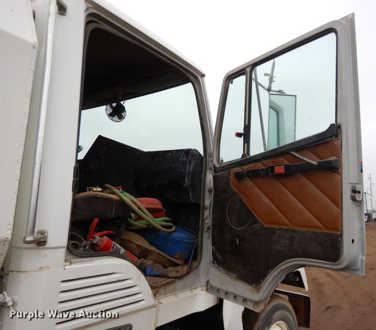 image for item DF5950 1988 Freightliner FLC tank truck