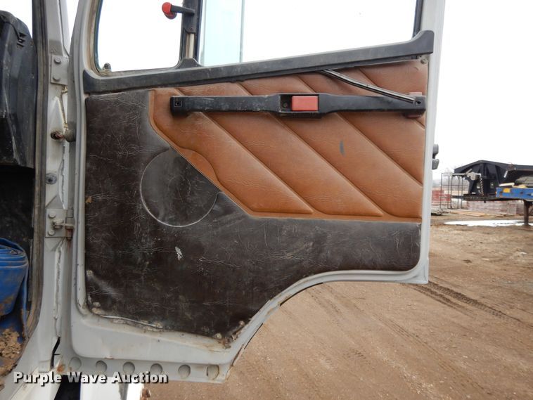 image for item DF5950 1988 Freightliner FLC tank truck