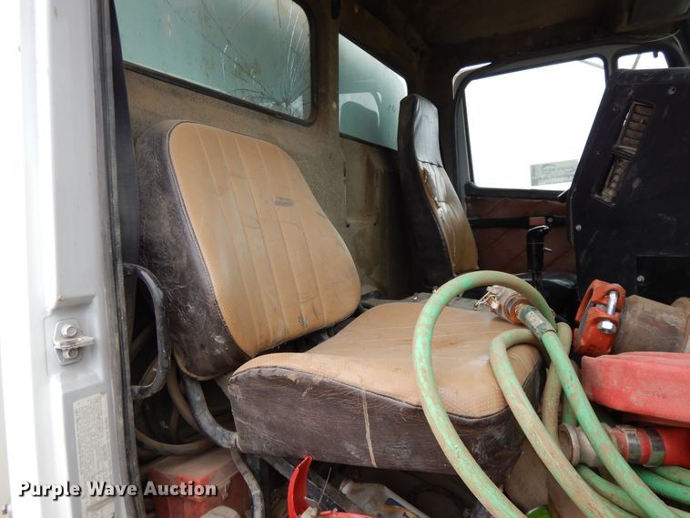 image for item DF5950 1988 Freightliner FLC tank truck