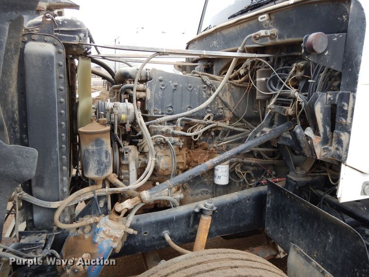 image for item DF5950 1988 Freightliner FLC tank truck